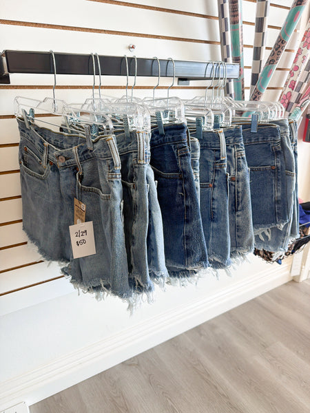 UPCYCLED LEVI SHORTS