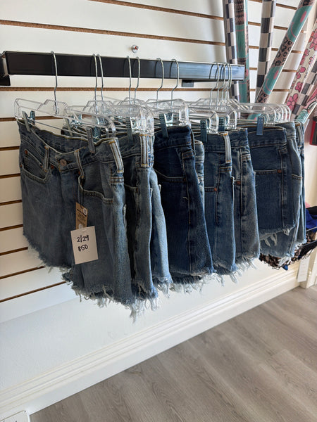 UPCYCLED LEVI SHORTS