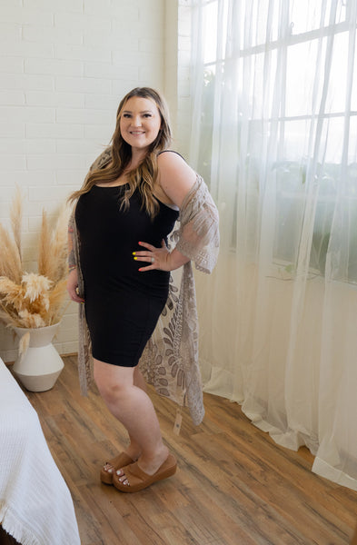 CURVY LITTLE BLACK DRESS