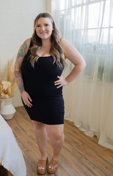 CURVY LITTLE BLACK DRESS